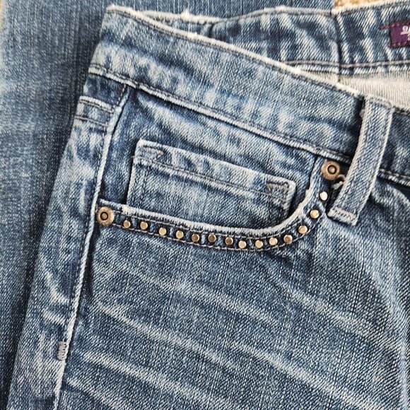 Vigoss Fit/Straight Leg Light Wash Blue Studded Jeans - Picture 7 of 11